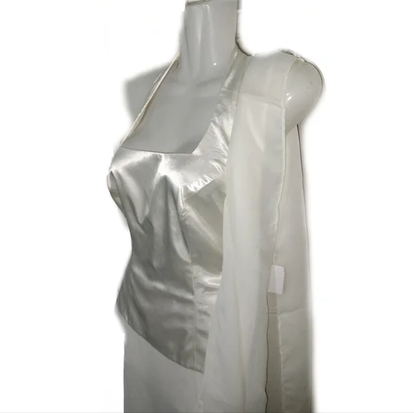 Cream halter-back gown - Picture 3 of 7